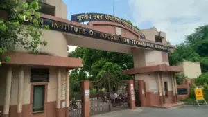 12 सितंबर को आयोजित होने वाले आईआईटी इलाहाबाद के 21वें दीक्षा समारोह में 22 मेधावी छात्रों को पदक दिए जाएंगे, जिसमें बीटेक (आईटी) के दिव्यांश ओमर को तीन गोल्ड मेडल मिलेंगे।