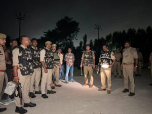 थाना गंज:- गौवंशीय पशु की हत्या कर पशुओं के अवशेष तालाब किनारे डाल देना के अभियोग में प्रकाश मे आये 03 वांछित अभियुक्तगण पुलिस मुठभेड़ में गिरफ्तार, 02 नाजायज तमंचा 315 बोर, 03 खोका कारतूस कारतूस 315 बोर, 04 जिन्दा कारतूस 315 बोर, एक मोटरसाईकिल अपाचे रंग काला,एक मोटरसाईकिल हीरो पेशन प्रो रंग काला बिना नम्बर प्लेट एवं गोकशी करने के उपकरण बरामद